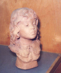 ”Judith”. Terracottaskulptur, såld vid Göteborgs auktionsverk 1986. Bild: Östergötlands länsmuseum