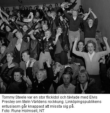 Entusiastiska åskadare i publikhavet från Tommy Steelekoncerten 1958. Foto: Rune Holmsell, NT