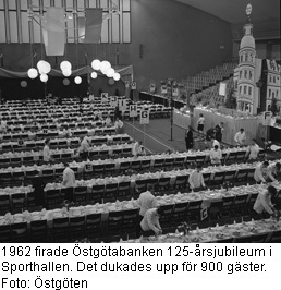 Uppdukade bord för 900 gäster inför Östgötabankens 125-årsjubileum. Foto: Östgöten