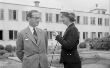 Olle Walhbeck intevjuas för tysk radio 1956. Bild: Wahlbecks