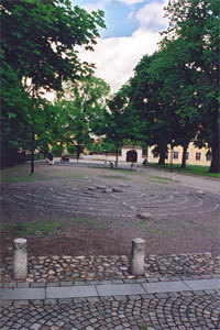 Den rekonstruerade trojenborgen utanför Linköpings domkyrka.