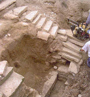 Från utgrävningarna i Vreta Klosters kyrka, eventuellt hittades en dopgrav från 1000-talet.