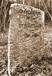 Den gamla gränsstenen mellan Östergötland och Småland.
