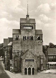 Västverk på domkyrkan i Minden, Westfalen. 800-tal.