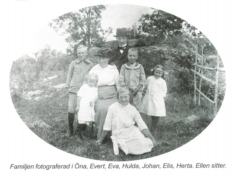 Ellen Andersson med föräldrar och syskon på Öna