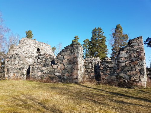 Ruinen efter Hannäs gamla kyrka