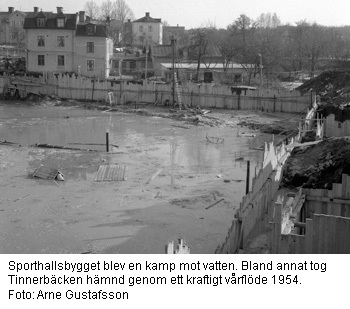 Byggplatsen översvämmad 1954