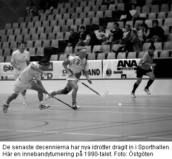 Innebandyturnering i sporthallen från 1990-talet. Foto: Östgöten