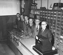 Personalen i butiken vid Stora torget. Foto: Wahlbecks, 1956