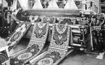 Wahlbecks tillverkning av mattor tog fart 1947 med serien AXMINSTER. Senare började ryamattor tillverkas, speciellt ÖSTERGYLLEN blev omtyckt. Bild: Ur produktblad, 1950-tal