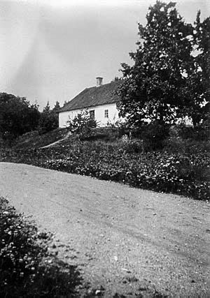 Smedsbostaden ”Grålus”, byggt 1734. Bilden tagen på 1920-talet.