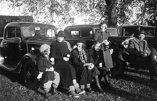 Greve Gustav Mörner med familj och finska krigsbarn.