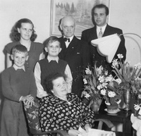 Familjen Hultqvist samlad för att fira mamma Olgas 50-årsdag. Bild: Privat